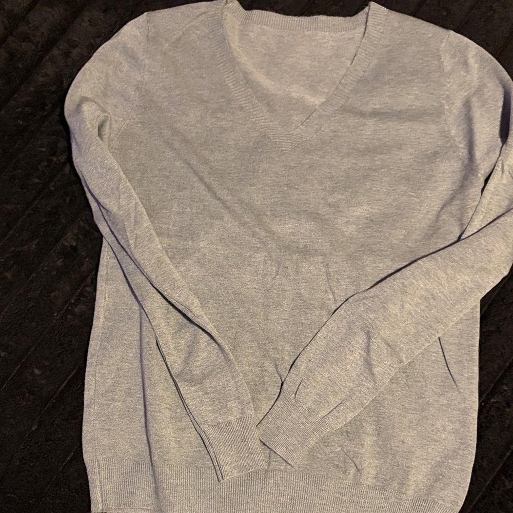 Elegant Women's V-Neck Sweater in Light Gray